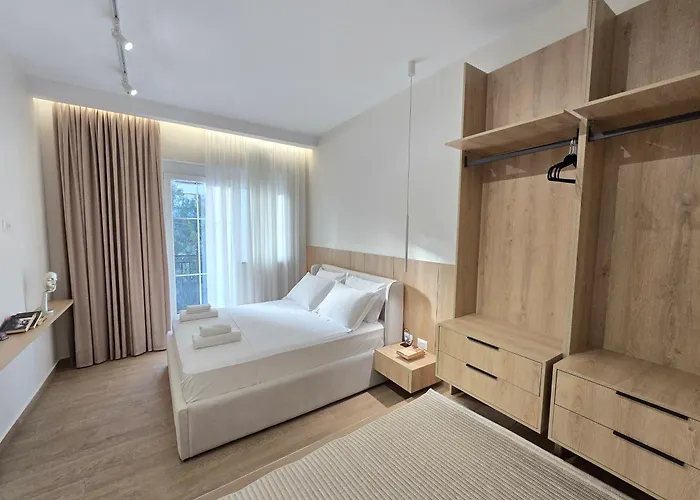 Cityscape Apartment *